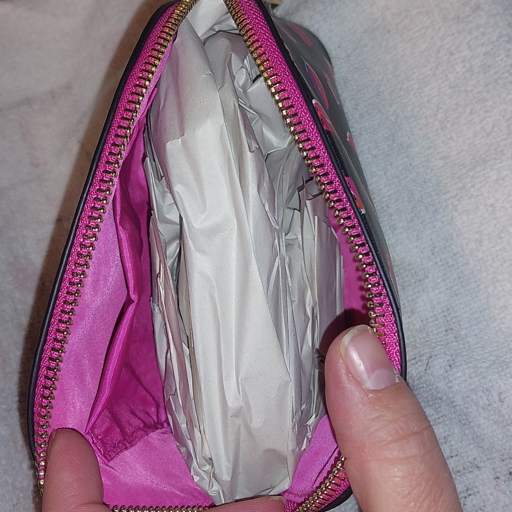 Torrid Lips Pink &  Red Makeup Bag NWT - Picture 7 of 11